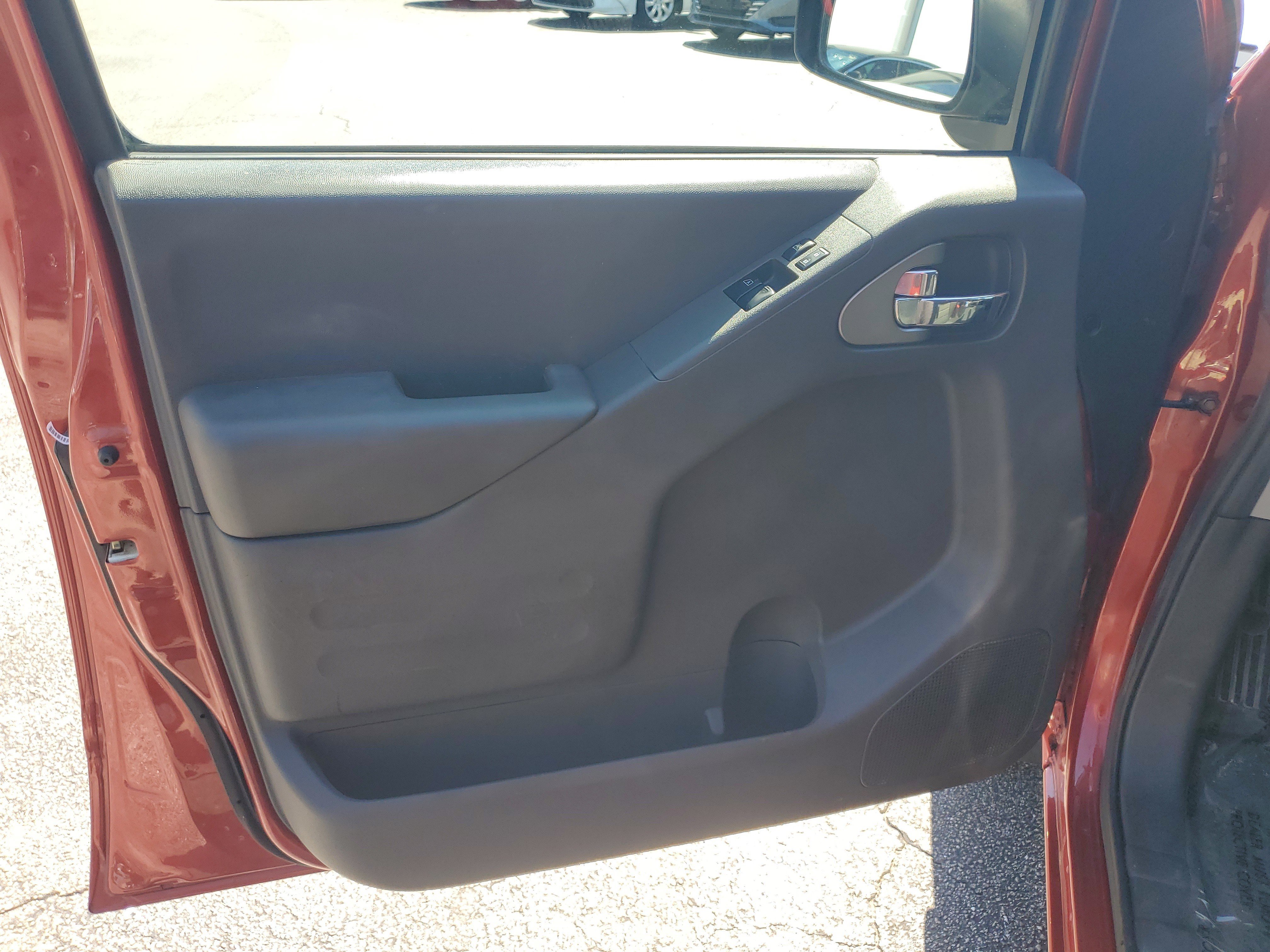 Used 2016 Nissan Frontier SV AWD/4WD image 21