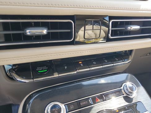 Certified 2023 Lincoln Nautilus Reserve image 25