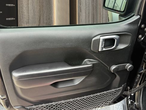 Used 2020 Jeep Wrangler Unlimited Sport image 21