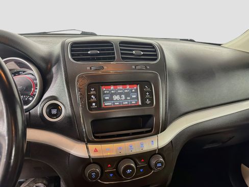 Used 2020 Dodge Journey SE w/ SE Popular Equipment Group FWD image 19