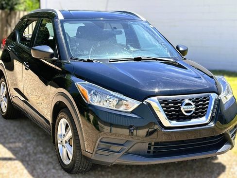 Used 2019 Nissan Kicks S FWD image 4