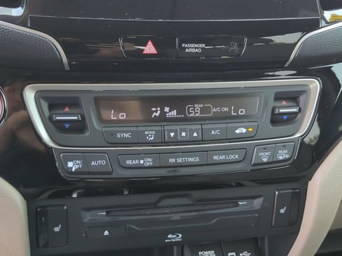 Used 2022 Honda Pilot Touring image 28