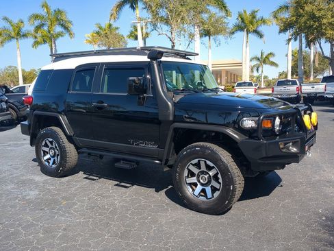 Used 2012 Toyota FJ Cruiser 4WD image 2