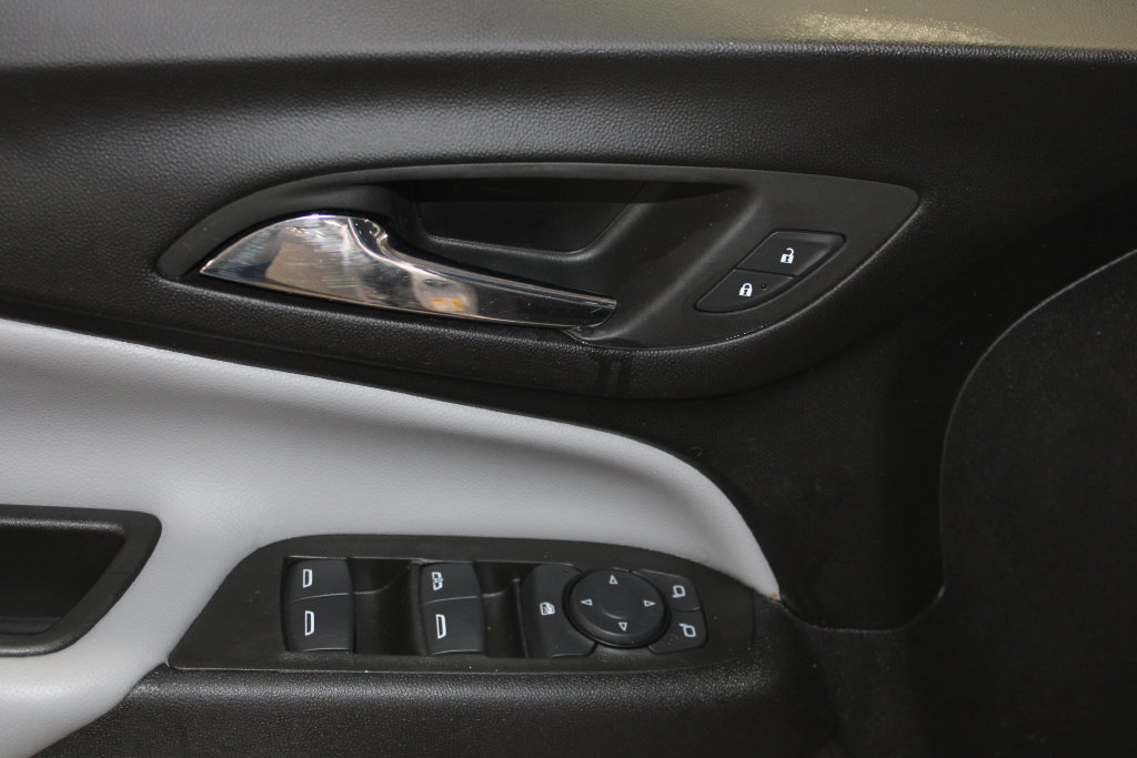 Used 2022 Chevrolet Equinox LS AWD/4WD image 6