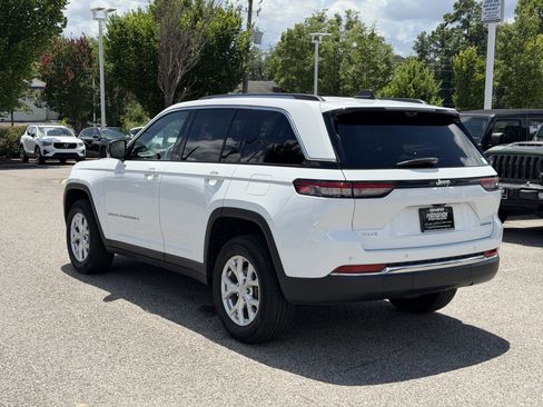 Used 2023 Jeep Grand Cherokee Limited w/ Luxury Tech Group II AWD/4WD image 8
