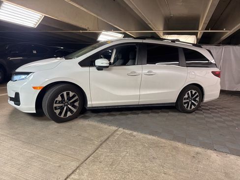 Used 2025 Honda Odyssey EX-L image 4