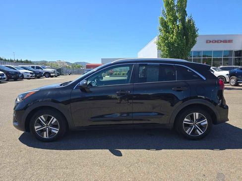 Used 2022 Kia Niro LXS FWD image 2