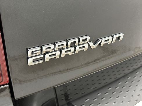 Used 2020 Dodge Grand Caravan SXT image 28