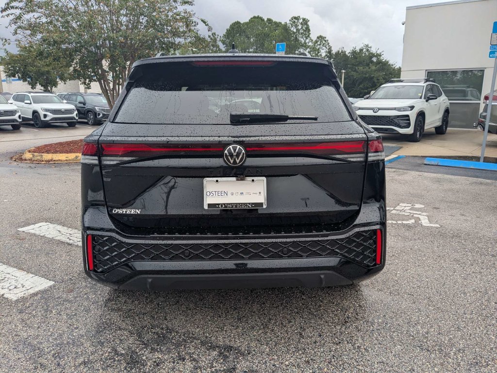 Certified 2026 Volkswagen Tiguan SE R-Line FWD image 5
