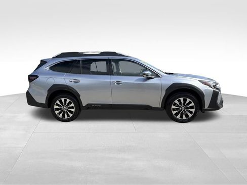 Used 2023 Subaru Outback Touring AWD/4WD image 8