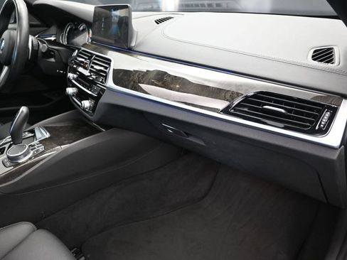 Used 2018 BMW 540i w/ M Sport Package RWD image 24
