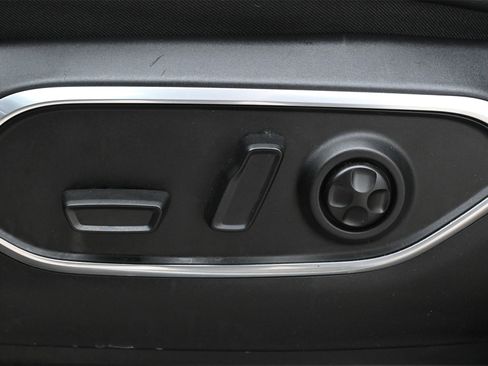 Used 2024 Jeep Wagoneer L Series II w/ Flexible Seating Group image 16