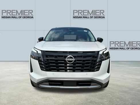 New 2026 Nissan Pathfinder Platinum FWD image 2