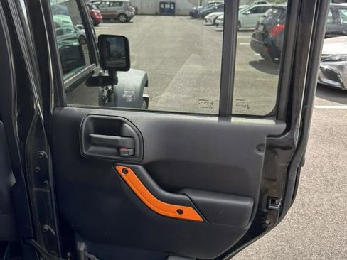 Used 2015 Jeep Wrangler Unlimited Rubicon w/ Connectivity Group image 10