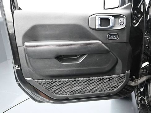Used 2021 Jeep Gladiator Rubicon AWD/4WD image 17
