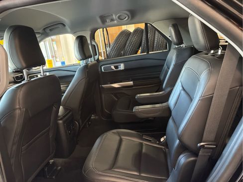Used 2023 Ford Explorer XLT w/ Equipment Group 202A AWD/4WD image 29