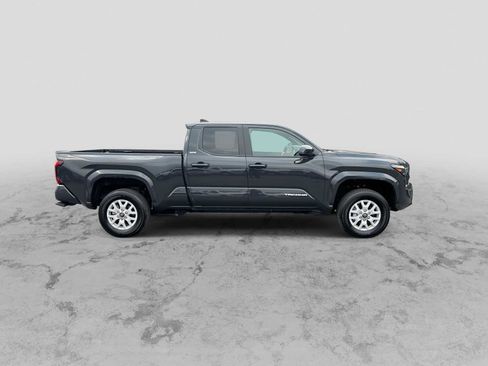 Used 2025 Toyota Tacoma SR5 AWD/4WD image 9