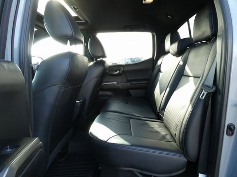 Used 2019 Toyota Tacoma Limited image 19