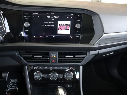 Used 2020 Volkswagen Jetta SEL image 45