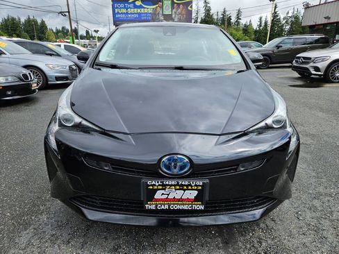 Used 2017 Toyota Prius Two w/ Prius Two Safety Plus Package FWD image 2