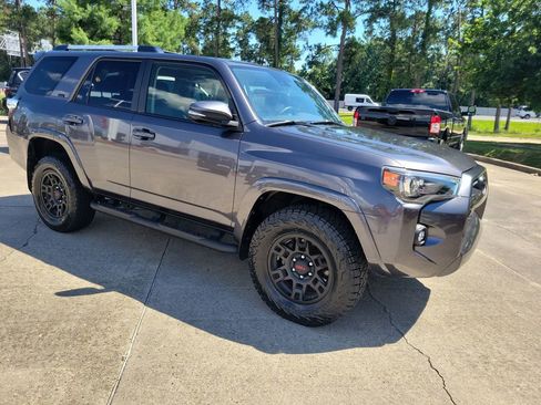 Used 2021 Toyota 4Runner SR5 Premium w/ Moonroof Package AWD/4WD image 9