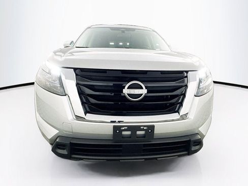 Certified 2024 Nissan Pathfinder SV image 2