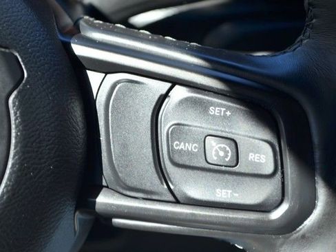 Used 2021 Jeep Gladiator Willys image 21