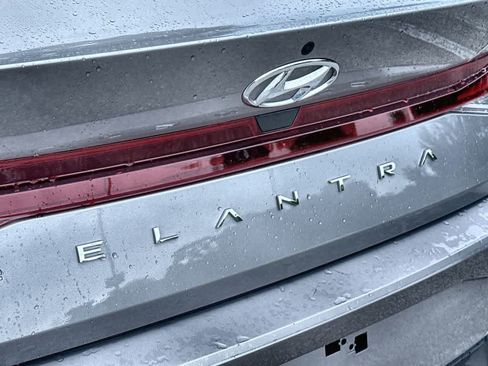 Used 2023 Hyundai Elantra SE FWD image 10