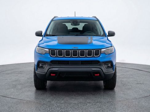 Used 2025 Jeep Compass Trailhawk image 2