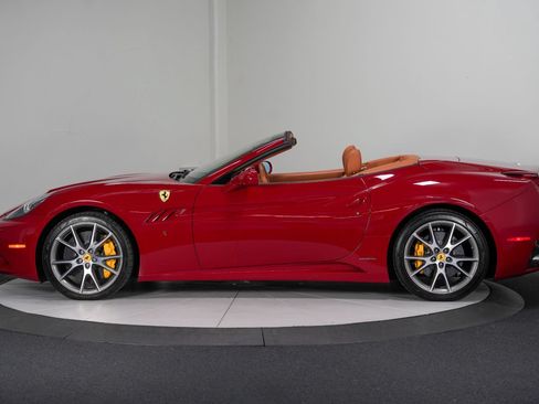 Used 2010 Ferrari California RWD image 5