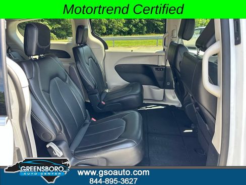 Used 2024 Chrysler Pacifica Touring-L FWD image 18