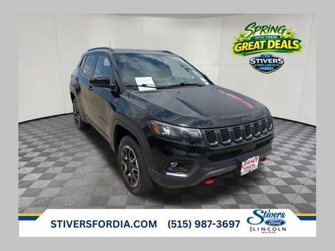 Used 2024 Jeep Compass Trailhawk AWD/4WD image 1
