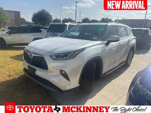 Used 2023 Toyota Highlander Platinum FWD image 1