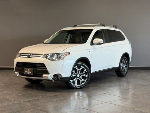Used 2015 Mitsubishi Outlander GT AWD/4WD image 1