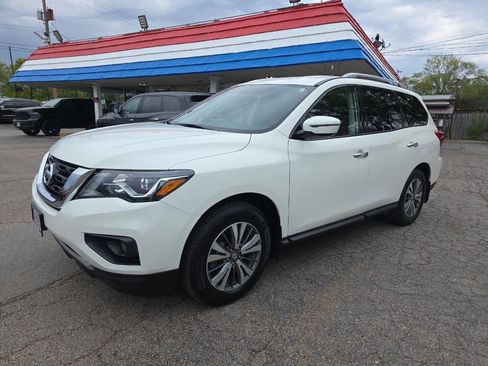 Used 2020 Nissan Pathfinder SV AWD/4WD image 2