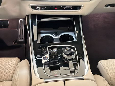 Used 2025 BMW X7 M60i AWD/4WD image 23