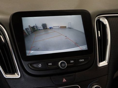 Used 2018 Chevrolet Malibu LT image 19