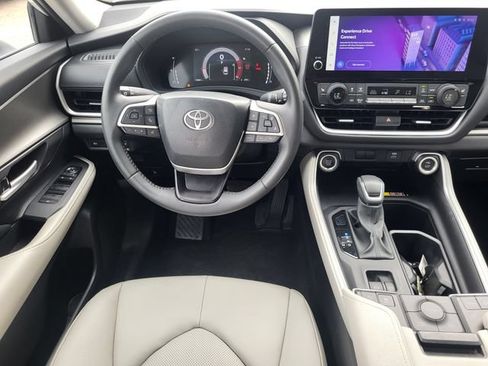 Used 2026 Toyota Grand Highlander AWD image 27