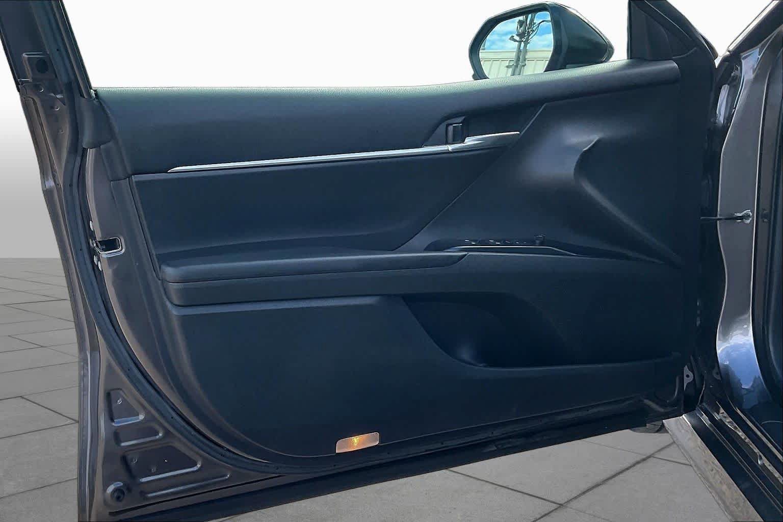 Used 2019 Toyota Camry LE FWD image 21