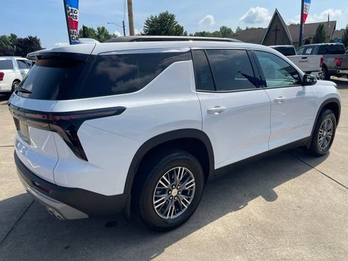 Used 2026 Chevrolet Traverse LT w/ LPO, Floor Liner Package FWD image 3