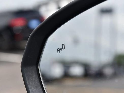 New 2026 Volkswagen Taos SE image 9