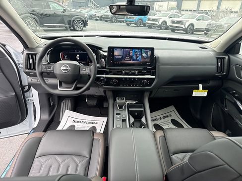 New 2026 Nissan Pathfinder Platinum FWD image 12