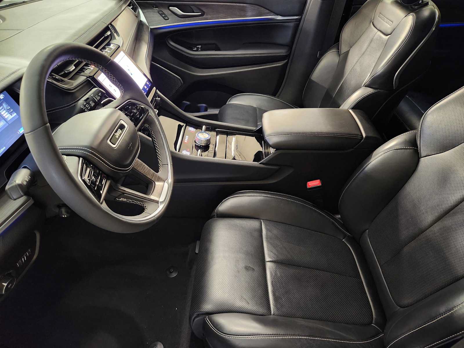 Used 2023 Jeep Grand Cherokee Overland w/ Luxury Tech Group IV AWD/4WD image 14