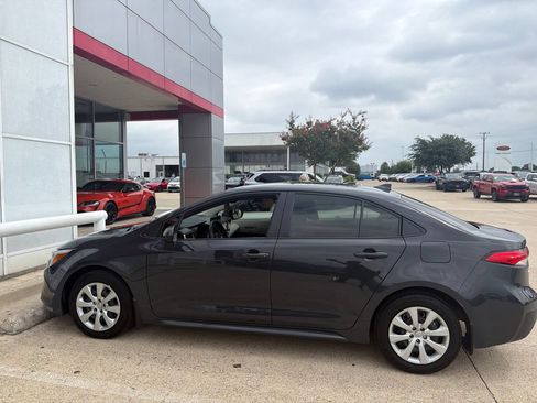 Used 2025 Toyota Corolla LE FWD image 6