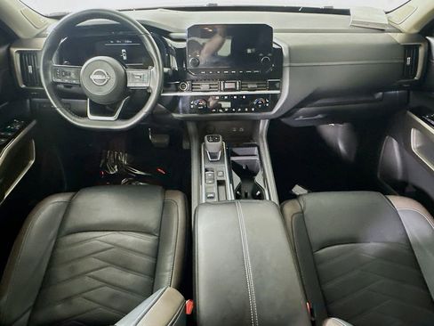 Used 2023 Nissan Pathfinder Platinum w/ Lighting Package (N93) FWD image 17