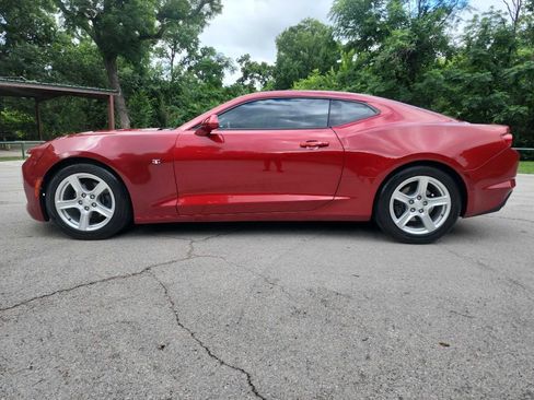 Used 2019 Chevrolet Camaro LT w/ Technology Package RWD image 4