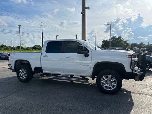 Used 2024 Chevrolet Silverado 2500 LT AWD/4WD image 7