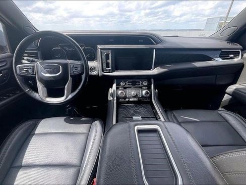Used 2021 GMC Yukon Denali w/ Denali Premium Package image 17