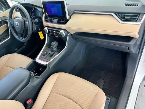 Certified 2025 Toyota RAV4 LE AWD/4WD image 17