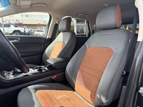 Used 2018 Ford Edge SEL w/ SEL Appearance Package AWD/4WD image 29